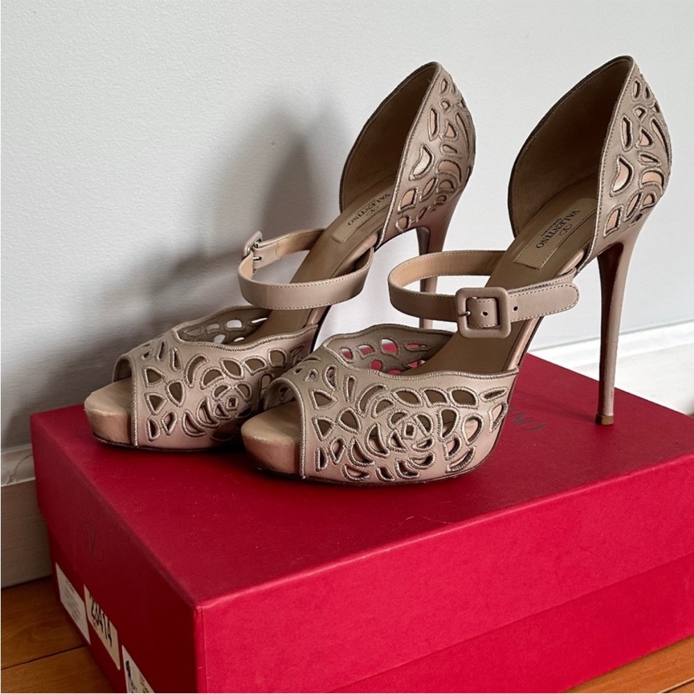 VALENTINO Cutout Leather Sandals - Size 39